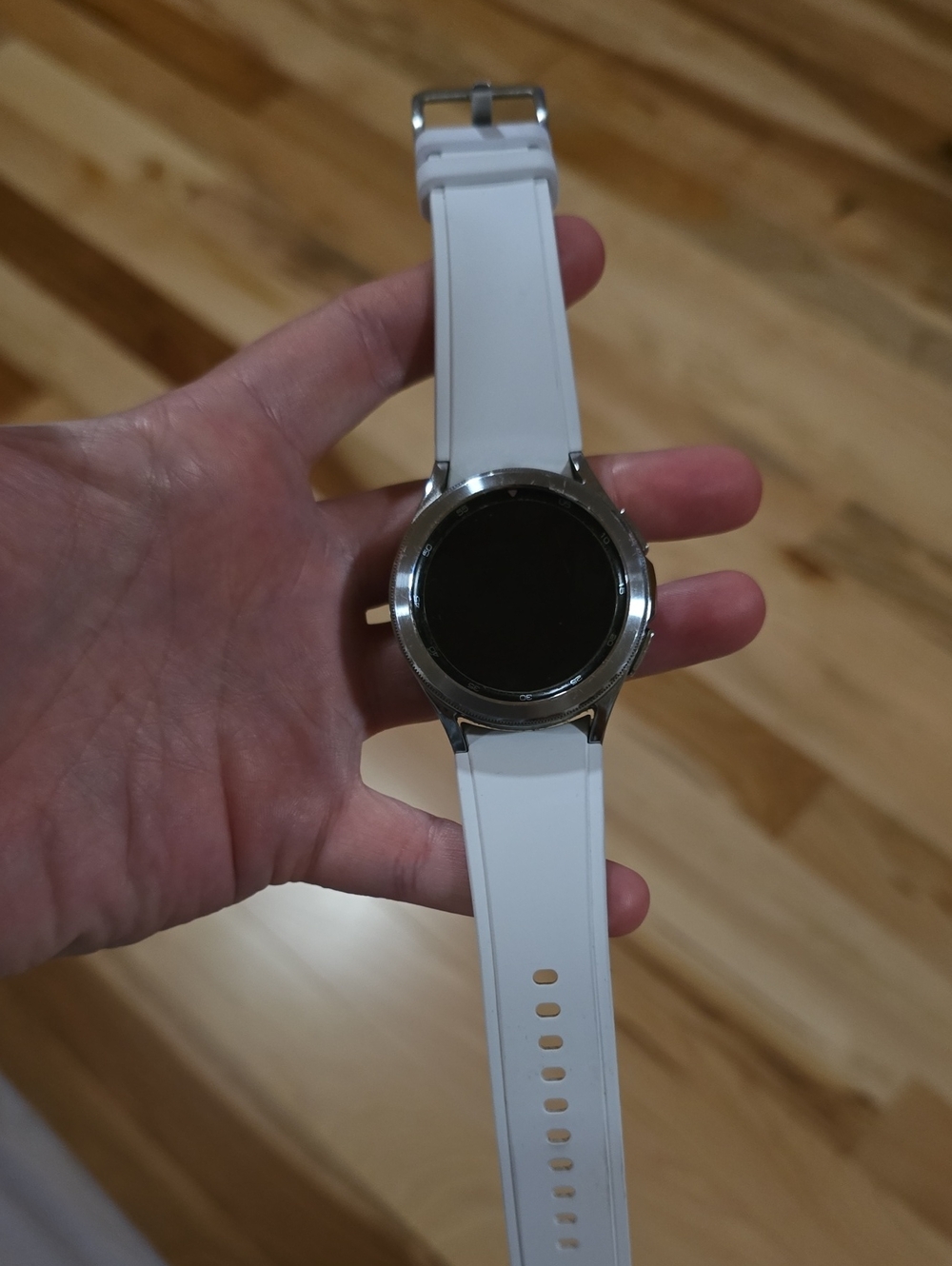Galaxy Watch 4 Smartwatch with White Silicone Band and Silver Case